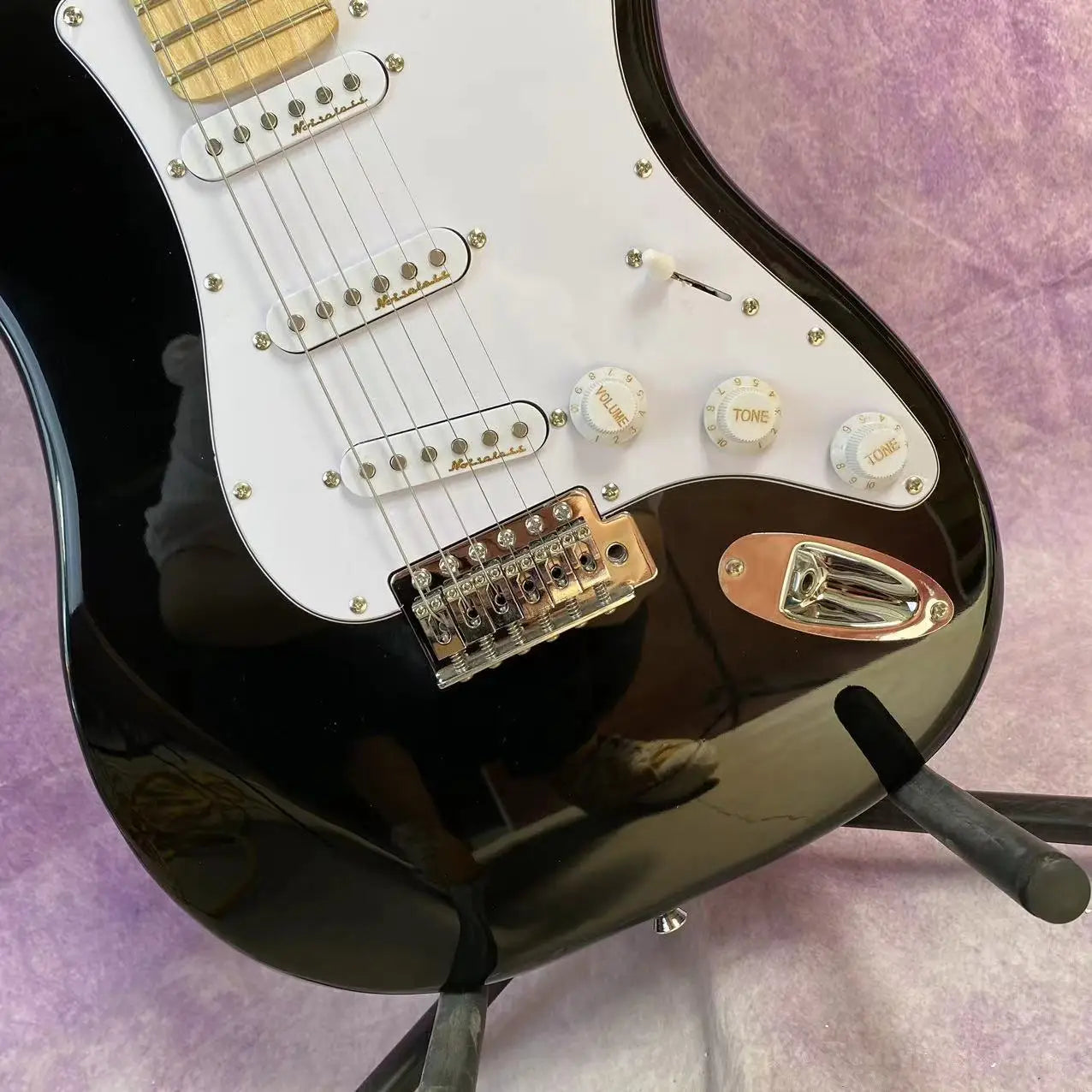 Electric guitar, maple fretboard, SSS pickups, basswood body, chrome hardware, 22 frets, 6 strings, in stock